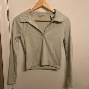 NWT - Abercrombie and fitch ribbed long sleeved top, size M